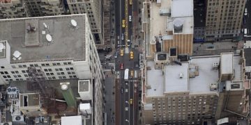 Optimize US Traffic Flow: Real-Time Data Strategies for a 10% Congestion Reduction - Cover Image