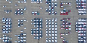 Smart Parking: Mobile Apps & Sensors Boost City Revenue 10% - Cover Image