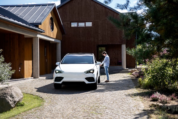 2025 Federal Tax Credits: How They’ll Impact EV Adoption in the US